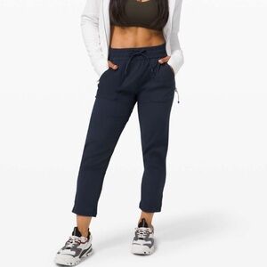 Lululemon Beyond the Studio Crop True Navy size 2